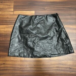 Abercrombie & Fitch Women’s Large Faux Leather Black Mini Skort